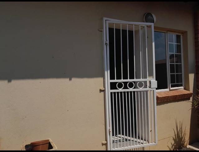 2 BEDROOM PROPERTY TO RENT IN MONTANA